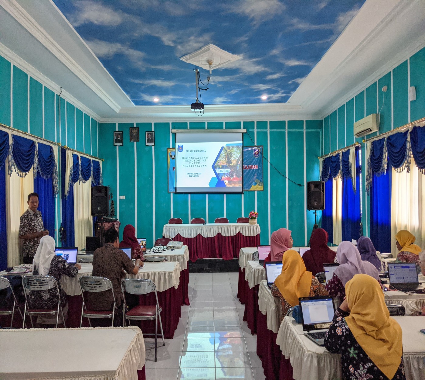 Sekolah Selenggarakan IHT Pemanfaatan Teknologi AI dalam Pembelajaran